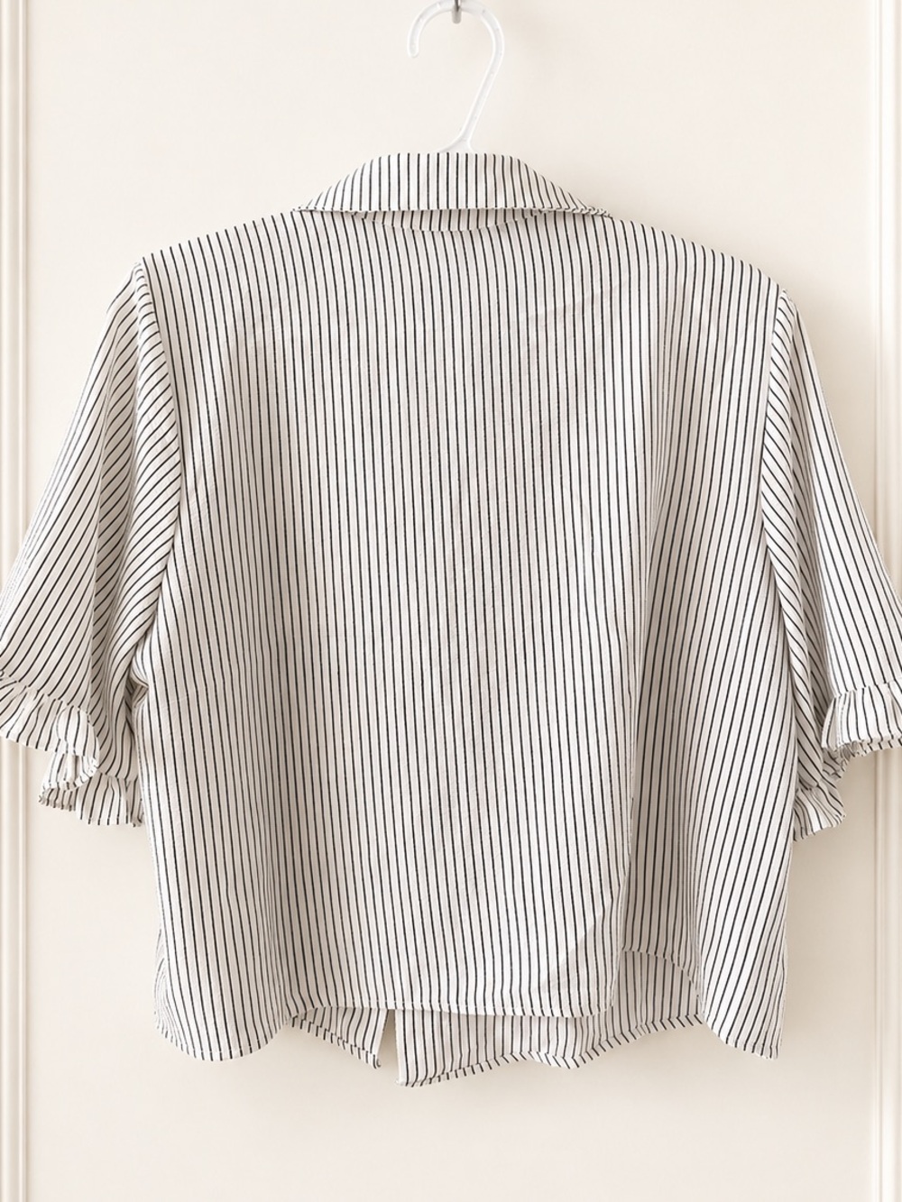 Women’s Striped Pearl Button Ruffle Sleeve Blouse NWOT - Picture 5 of 7